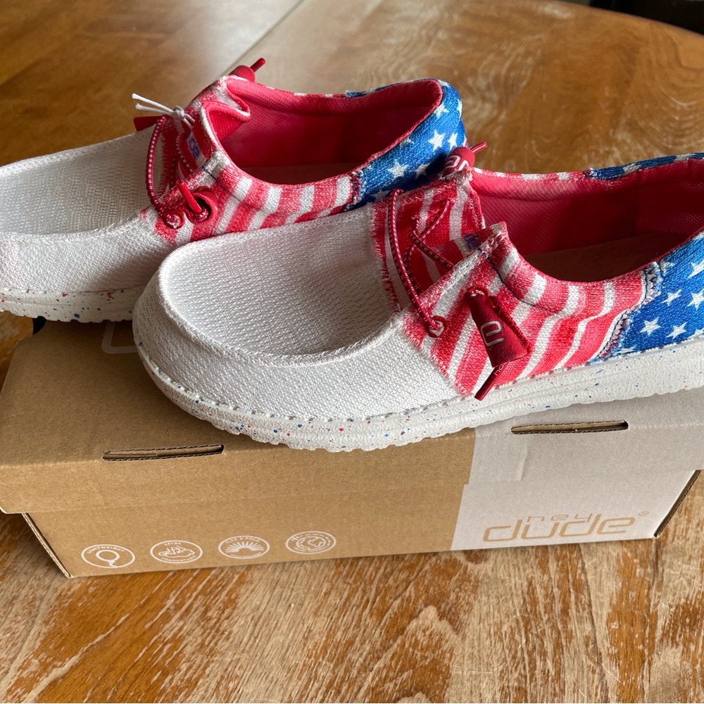Hey Dude - Wendy Tri Sox Americana, size 7, NIB
